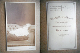 PHOTO CDV 19 EME ENFANT BEBEE   Cabinet SYDNEY VICTOR WHITE A  READING ANGLETERRE - Old (before 1900)