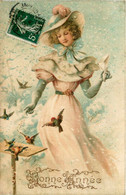 CPA Brodée En Soie * Silk * Début 1900 * Art Nouveau Jugendstil * Femme Donnant à Manger Aux Oiseaux * Bonne Année - Bestickt