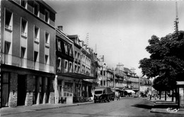 Carentan * Rue Docteur Caillard * Café Du Centre * Camion Ancien - Carentan