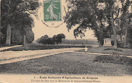 Grignon         78          Ecole D'Agriculture.  Un Coin Du Parc. Monument De Sanson-Dehérain-Mussat       (voir Scan) - Grignon
