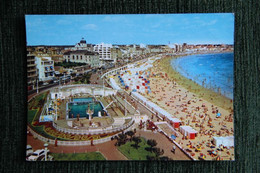 Les Sables D'Olonne : La Plage Et La Piscine - Sables D'Olonne