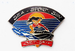 AA211 Pin's JET SKI SEA SPORT SUN Pin'up Pin'ups Achat Immédiat - Pin-ups