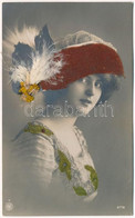 ** T2/T3 Hölgy Kalappal. Díszített Rátét / Lady With Hat. Decorated Applique - Non Classificati