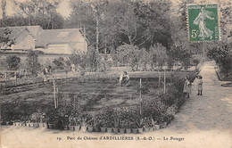 Forges Les Bains        91        Parc Du Château D'Ardillières  - Jardinier -       (voir Scan) - Autres & Non Classés