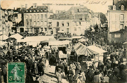 Mayenne * La Place Du Marché * Foire - Mayenne