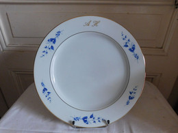 La Seynie Pour Arnauld De Brissac Plat De Service Rond Décor Fleurs Bleues Filets Or Porcelaine Limoges - Limoges (FRA)