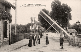 Chateau Thierry * Le Passage à Niveau Et Route De Chierry * Ligne Chemin De Fer Aisne - Chateau Thierry