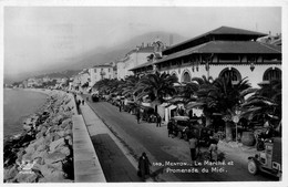 Menton * Le Marché Et Promenade Du Midi * Automobile Voiture Ancienne - Menton