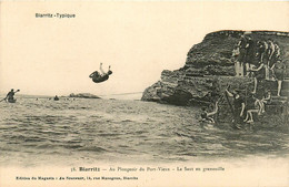 Biarritz Typique N°58 * Au Plongeoir Du Port Vieux , Le Saut En Grenouille * Plongeon Natation Sport - Biarritz