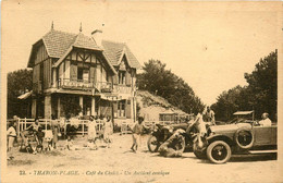 Tharon Plage * Le Café Du Châlet * Un Accident Comique * Automobile Voiture Ancienne - Tharon-Plage