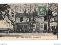 CPA 93 Bondy Rue De La Gare Et Le Passage à Niveau - Bondy