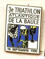 AA113 Pin's 3 TRIATHLON LA BAULE 90  Loire-Atlantique Vélo Natation Course Qualité Egf Achat Immédiat - Biathlon