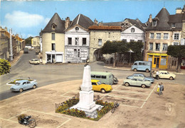 58-CHATEAU-CHINON- LA PLACE PRINCIPALE ET PORTE FORTIFIEE - Chateau Chinon