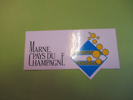 Auto-collant Ancien/MARNE/Pays De CHAMPAGNE/ Années 70-80  ACOL121 - Aufkleber