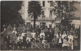 Carte Photo Militaria Hôpital Militaire à Identifier Personnel Blessés - Guerre 1914-18