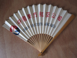 LINHAS AEREAS LINEAS AIRLINES AIRWAYS JET FLIGHT PLANE TRAVEL ESSENTIALS AMERICAN CHINA EASTERN REAL FAN CAACFAN - Publicités