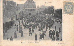 53-ERNEE- SORTIE DE MESSE - Ernee