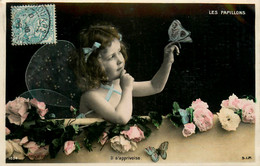 Les Papillons * Série De 4 CPA Carte Photo * Enfant Libélulle Et Papillons * Papillon Butterfly * 1906 * Fantaisie - Vlinders