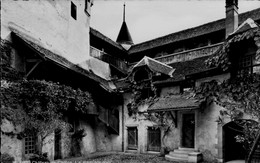 CHATEAU DE  CHILLON    ( SUISSE )   LA PREMIERE COUR - Premier