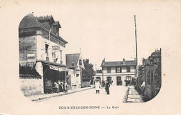 Bonnières Sur Seine         78            La Gare Et Hôtel De L'Ouest        (voir Scan) - Bonnieres Sur Seine