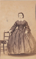 Photo Foto - Formato CDV - Donna Con Ombrello Chiuso - Years '1860 - - Oud (voor 1900)