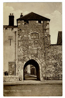 Ref 1437 - Early Postcard - West Gate Southampton - Hampshire - Southampton