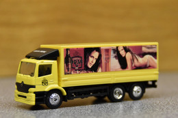 Cerveny Drak Czech Republic (CZ) Mercedes Atego Scale 1:87 Pin Up - Escala 1:87