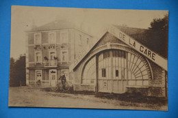 Gouvy 1929: L'hôtel De La Gare Et Le Garage De L'hôtel Animée - Gouvy