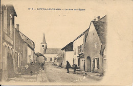 CARTE POSTALE LIFFOL-LE-GRAND - LA RUE DE L'EGLISE - 88 VOSGES - Liffol Le Grand