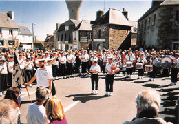 PLEUBIAN - Inauguration Du Square Du Souvenir En 2004 En Présence Du BAGAD De LANN-BIHOUE - Pleubian