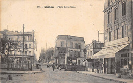 Chatou          78        Place De La Gare Et Passage A Niveau        (voir Scan) - Chatou