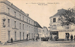 Chevreuse      78           Place De Lynes        (voir Scan) - Chevreuse