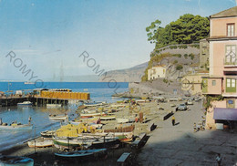 CARTOLINA  SORRENTO, NAPOLI, CAMPANIA,MARINA DEI PESCATORI, MARE, BARCHE A VELA, SOLE, VACANZA, SPIAGGIA, VIAGGIATA 1977 - Grosseto