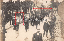 CARTE PHOTO BRAINE  1913 DEFILE DU BOUQUET PROVINCIAL Sur La PLACE (Tir à L'Arc Beursault) - Sonstige Gemeinden