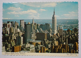 CPSM MIDTOWN SKYLINE LOOKING NOTHEAST - EMPIRE STATE BUILDING - MANHATTAN POST CARD PUB - Panoramic Views