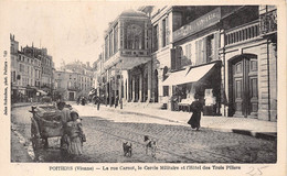 86-POITIERS- LA RUE CARNOT , LE CERCLE MILITAIRE ET L'HÔTEL DES TROIS PILLIERS - Poitiers