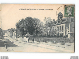 CPA 89 Aillant Sur Tholon Ecoles Et Grande Rue - Aillant Sur Tholon