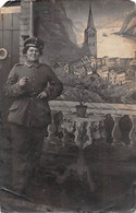 Carte Postale Photo Militaire Allemand DUISBURG-DUISBOURG-Deutschland-FEMME Soldat-Soldaten Casquette-Paysage Rhein-Rhin - War 1914-18