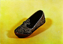 ► Carte Postale  - Postcard  MODE  -  Femme - Chaussure Turquie XIXeme Siècle (Collection Guillen) - Musée De Romans - Avant 1900