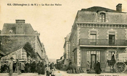 CHATEAUGIRON - La Rue Des Halles, Pharmacie, Animée - Châteaugiron