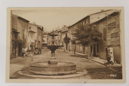 C. P. A. : 34 CAPESTANG : Place De La Fontaine, Animé, Timbre En 1946 - Capestang