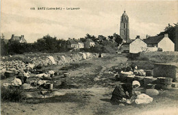 Batz * Le Lavoir * Laveuses * Femmes Du Pays En Coiffe - Batz-sur-Mer (Bourg De B.)