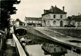 Pontchâteau * Le Brivet Et La Mairie * Café Des Sports - Pontchâteau