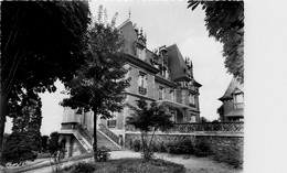 Meudon * Le Bâtiment Vu D'un Coin Du Parc - Meudon