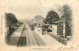 Fontainebleau * La Gare * Train Locomotive * Ligne Chemin De Fer Seine Et Marne - Fontainebleau