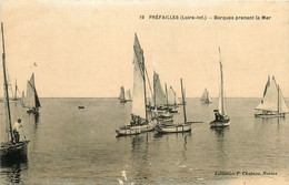 Préfailles * Barques Prenant La Mer - Préfailles