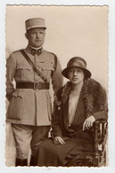 CPA 3031 - MILITARIA - Carte Photo Militaire - Soldat N° 3 Sur Le Col Avec Une Femme - Personen