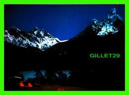 MT EVEREST, NÉPAL - BEHIND NUPTSE, LHOTSE & AMA DABLAM BY MOONLIGHT - NEW HOTEL CRYSTAL, POKHARA - - Népal