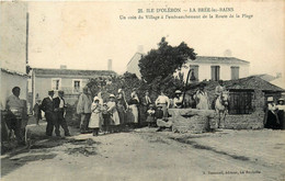 Ile D'oléron * La Brée Les Bains * Un Coin Du Village à L'embranchement De La Route De La Plage * Le Puits * Villageois - Ile D'Oléron