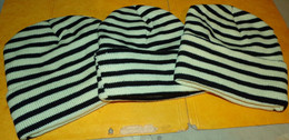 BONNET DE TYPE MARIN EN LOT DE 3 PIECES , TAILLE UNIQUE ,ETAT NEUF VOIR PHOTO . POUR TOUT RENSEIGNEMENT ME CONTACTER. RE - Headpieces, Headdresses